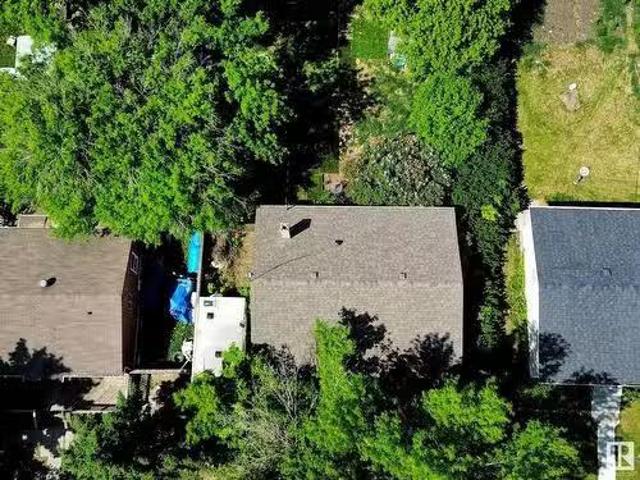 9242 150 Street, Edmonton, AB, T5R 1G3 house for sale Listi.