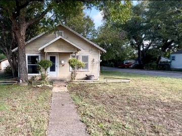 924 Sunnyside St, Cockrell Hill, TX 75211 | MLS #21114