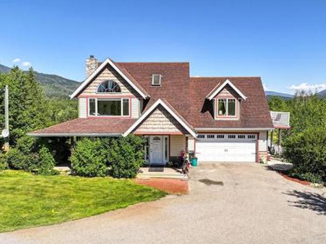9255 Firehall Frontage Road, Salmon Arm, BC, V1E 2X6 Luxury House for sale | Listing ID 10386 | Royal LePage Carriage Trade Luxury Properties