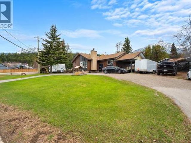 925 Alpine Way, Elkford, BC, V0B 1H0 house for sale | Listing ID 10384 | Royal LePage