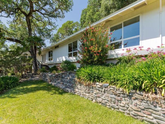 925 Knob Hill Road