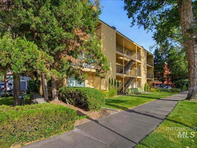925 N 9th St. 22