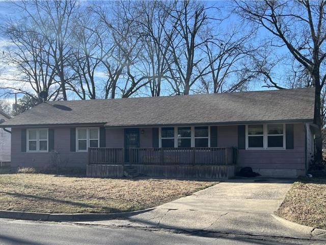 925 N Elm Street