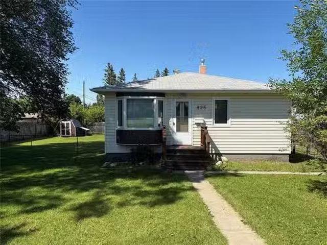 925 Princess Avenue E, Brandon, MB, R7A 1T8 house for sale.