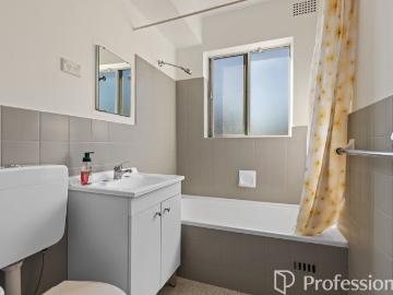 9/261 King Georges RoadRoselands NSW 2196, Australia