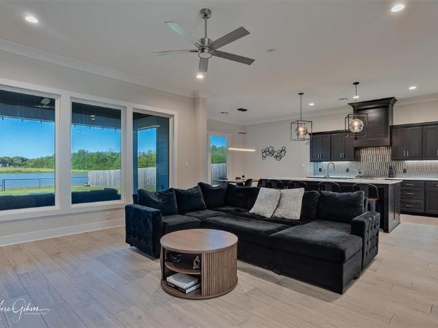 926 Chisolm Trail