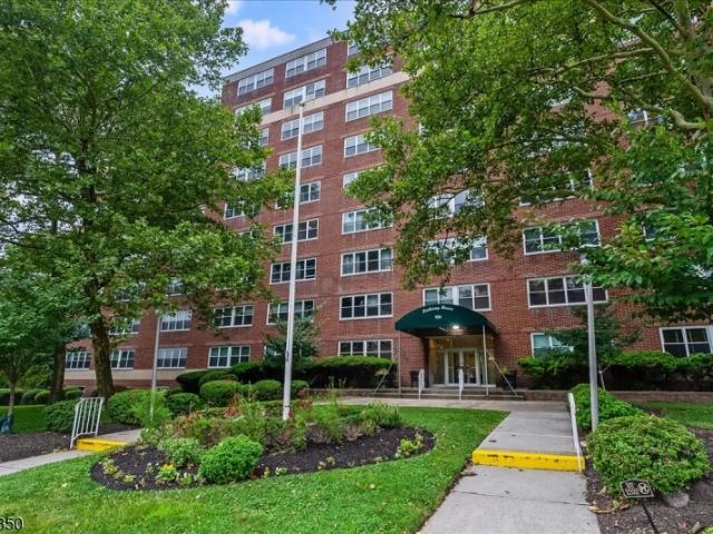 926 Bloomfield Ave # 8G