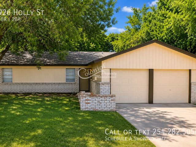 926 Holly St, 3 beds, 2 full baths