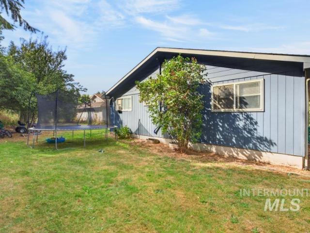 927/929 Vandal Dr