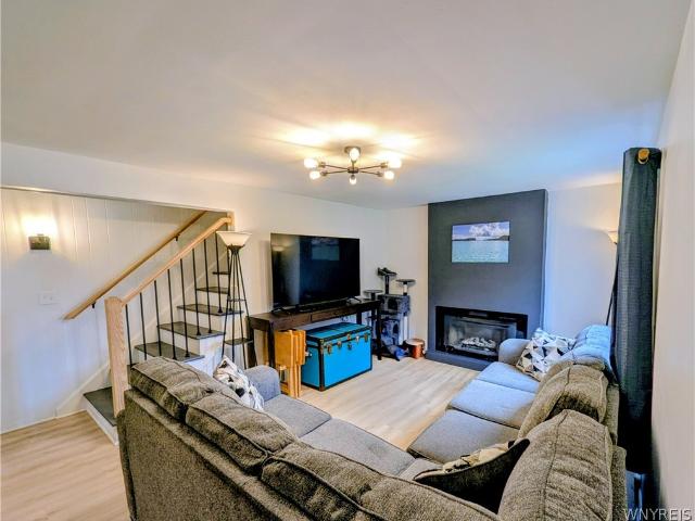 927 Pioneer Drive