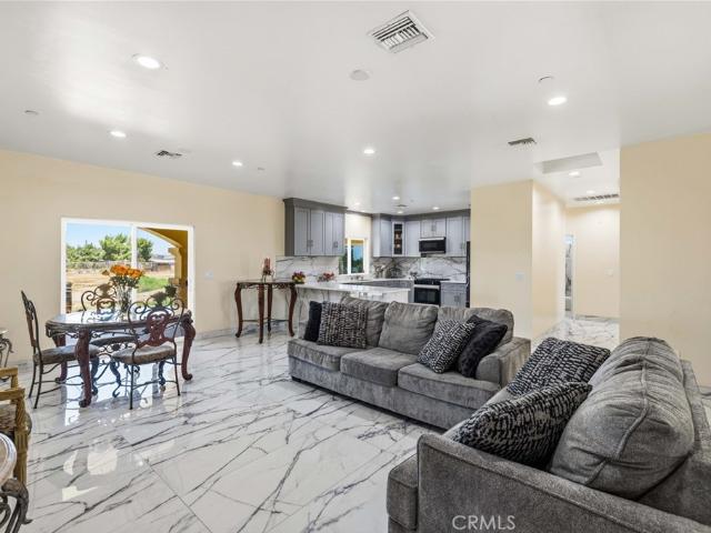 9285 E Avenue Q14