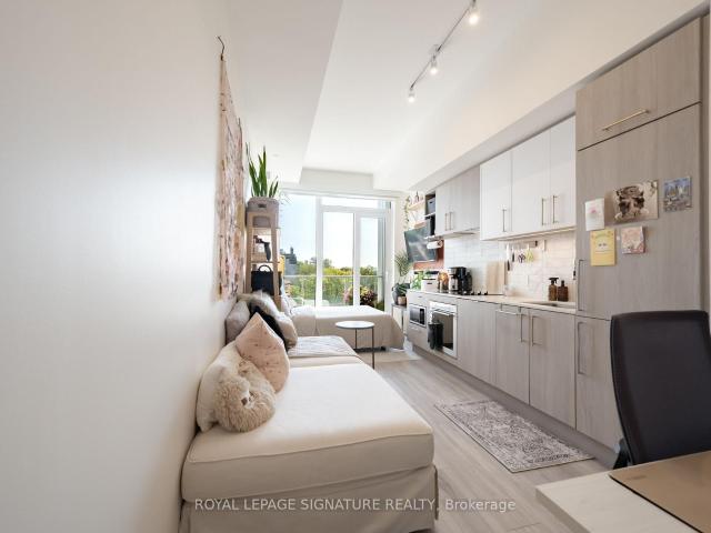 929 2020 Bathurst Street in Toronto: Humewood Cedarvale Condo Apartment for lease Toronto C03: MLS®# C13644558