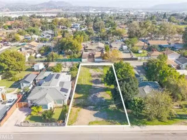 929 FULLERTON AVE, CORONA, CA 92879