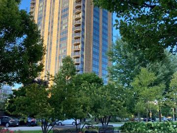 929 N Astor St, Unit 1403