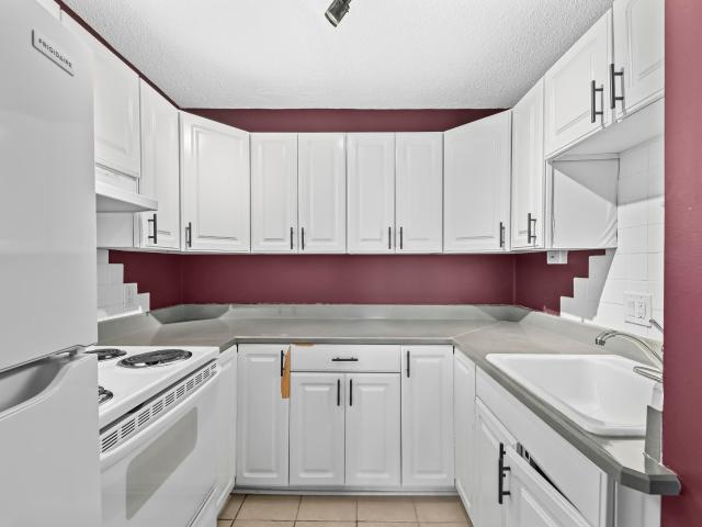 929 N Astor St, Unit 203