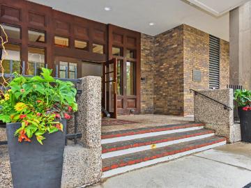 929 N Astor St, Unit 403
