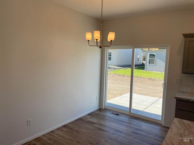 929 Roen Rd