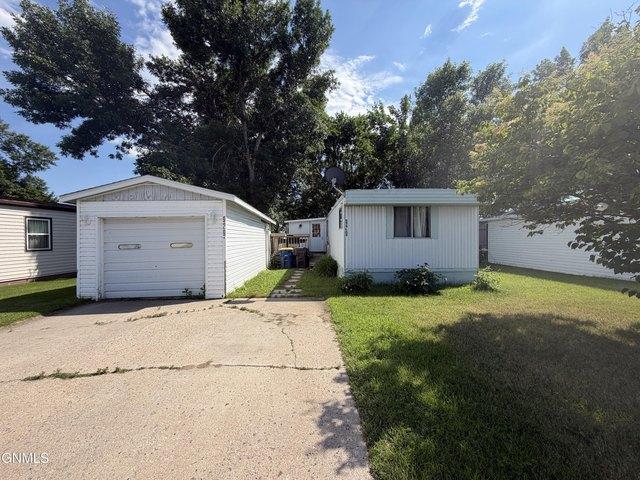 929 Western Park Vlg, Jamestown, ND 58401