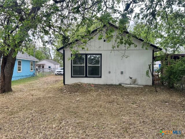 929 Veterans St, Seguin, TX 78155 | MLS #608952