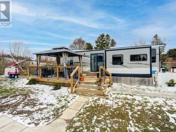 Oxford, Ontario - Fireplace, Deck, Air conditioning