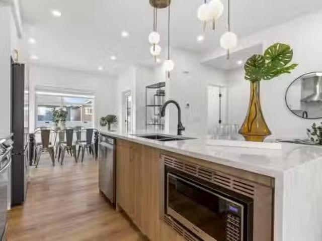 92 903 Mahogany Boulevard Se, Calgary, AB, T3M 3W9 townhouse.