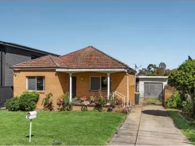 92 Victoria Street, Revesby House for rent Listed by Jacob Ar.