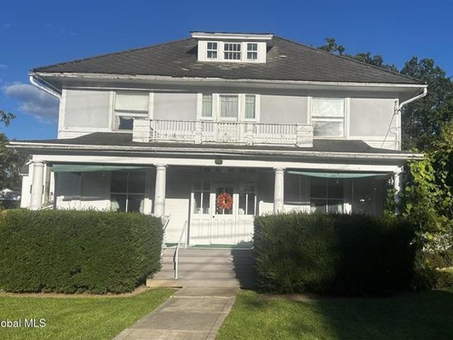 92 Champlain Ave, Ticonderoga, NY 12883