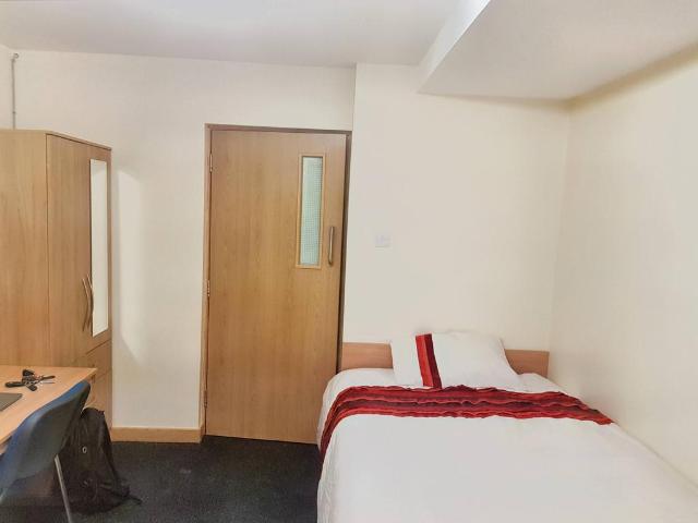 92 London Road, Leicester LE2 Studio to rent £650 pcm £150 pw