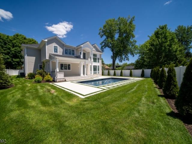 92 Oliver Rd