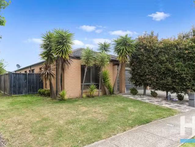 92 Sandarra Boulevard, Sandhurst, VIC 3977 House for Rent