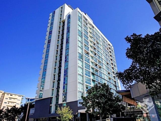 92 sqm before the 16 sqm car space and the 5 sqm storage cage! Fantastic 24 sqm open balcony too! Great Apartment in Hamilton!