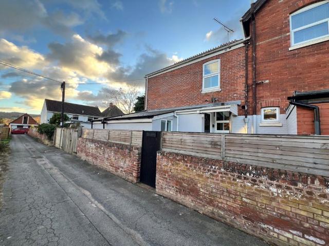 92 Summerland Avenue, Minehead, TA24 2 bed end of terrace house to rent £875 pcm £202 pw