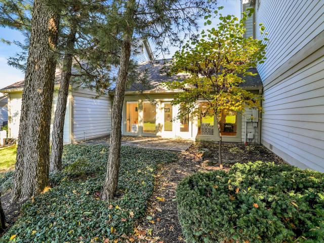 9308 Spring Forest Dr, Indianapolis, IN 46260 | MLS #22068