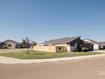 930 SW Lago