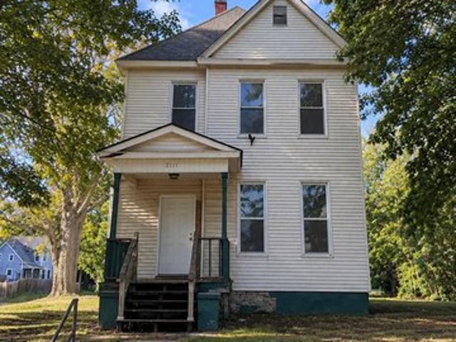 930 W 14th St, Davenport, IA 52804