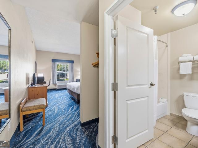 930 UNIT 106 Lake Oconee Parkway