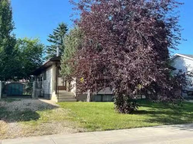9318 70A Avenue, Grande Prairie, AB, T8V 6C9 house for sale.
