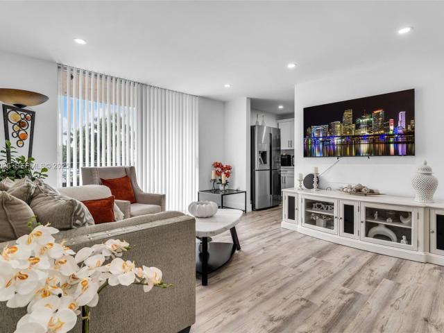 9310 Fontainebleau Blvd, Unit 201, Miami, FL 33172 | MLS #A11892