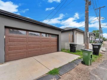 Strathearn, Edmonton, Alberta - Patio, Garden