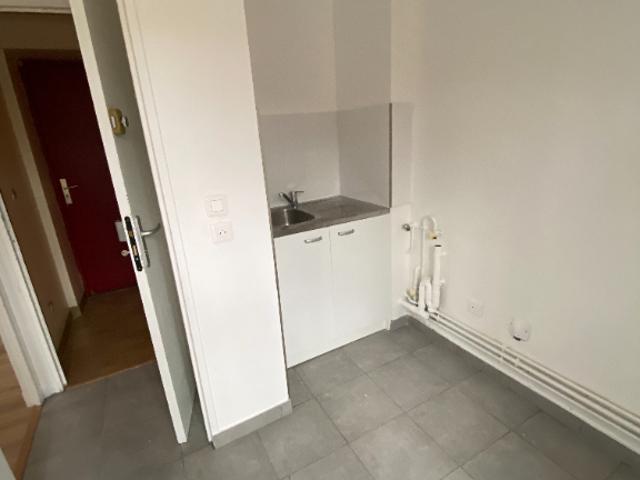 93200 SAINT DENIS 2 PIECES VIDE 39.20m²