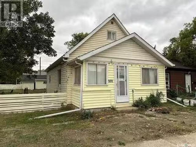 932 9Th Avenue Sw, Moose Jaw, SK, S6H 5N8 house for sale Li.