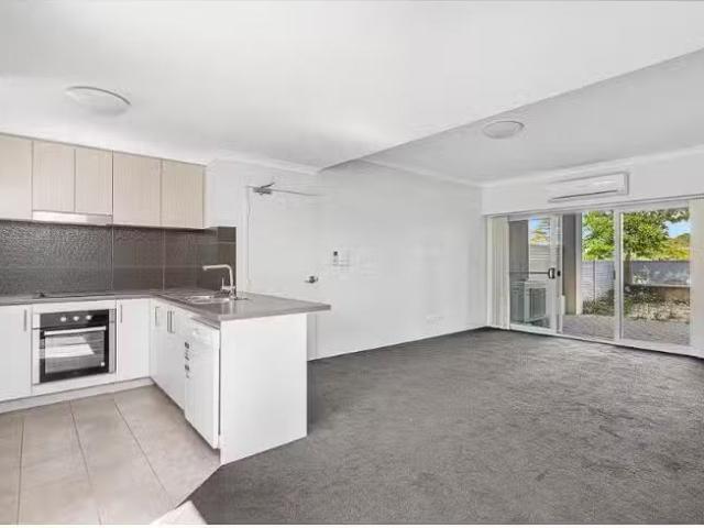 9/32 Congenial Loop, Atwell, WA 6164