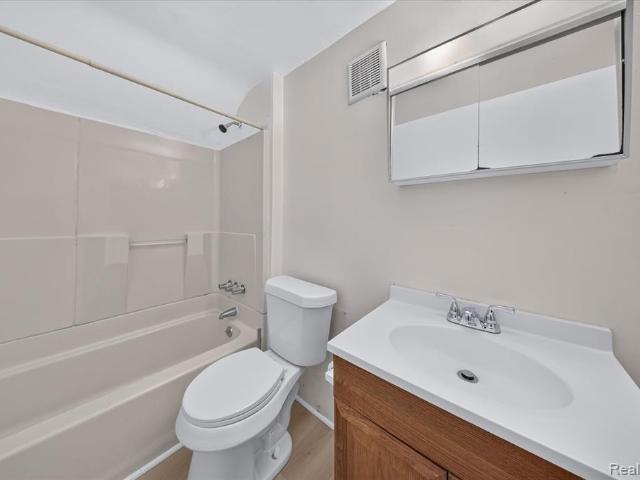 932 N Congress Apt3 Street