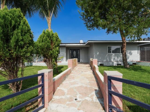 932 N Encina