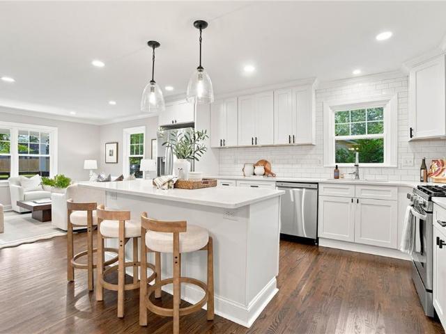 932 Sharon Circle SE