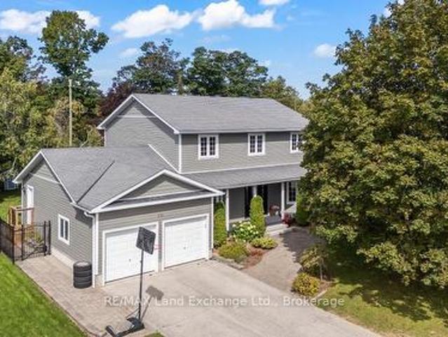 932 Parkwood Drive, Saugeen Shores, ON, N0H 2C2 house for sale | Listing ID X13778 | Royal LePage