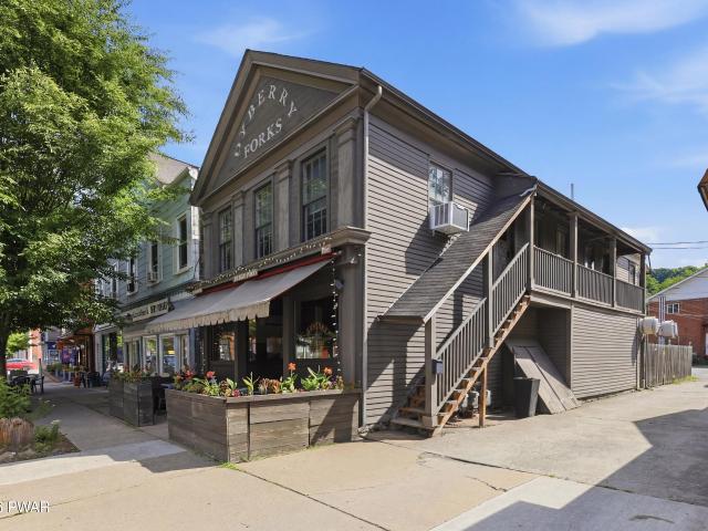 933 939 Main Street