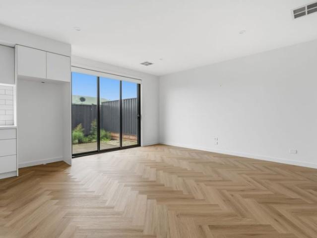 9/33 Allan Street Kilmore For Rent