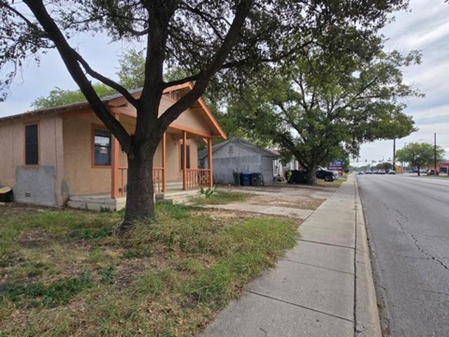 933 Fresno