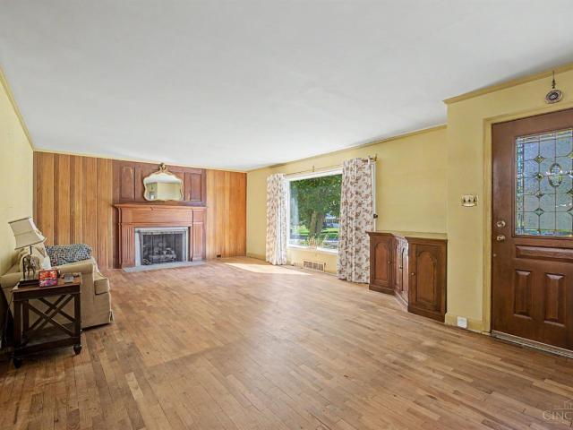 933 N High Street